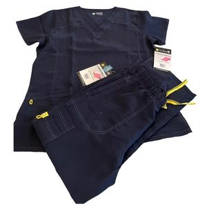 Wonder Wink Navy Scrubs NWT Size Large